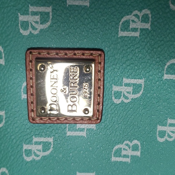 Dooney & Bourke Gretta Seafoam Large Zip Around Wristlet Wallet Like New Rare - Picture 4 of 10